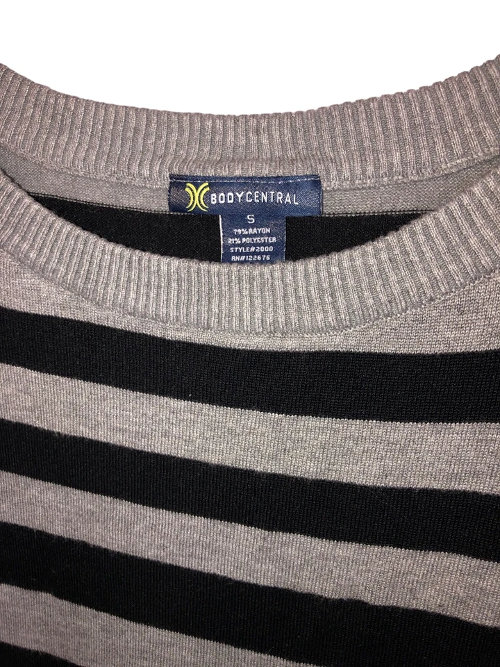 Vestido suéter Body Central para mujer gris/negro a rayas talla S usado Foto 2 de 4