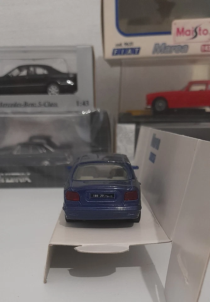 Maisto 1:43 - Fiat Marea berlina 1996 blu; no Burago, Giocher, Kess, Neo, Matrix - Immagine 3 di 4