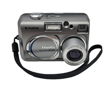 FujiFilm Digital Camera A205 Fine Pix 2.0 Mega Pixel Working