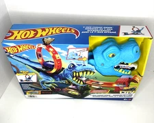 Hot Wheels City T-Rex Chomp Down Track Lets Race NEW Sealed