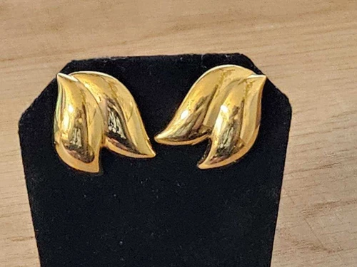 Napier Earrings Leaf Costume Jewelry Gold Tone 1" Long Excellent Vintage