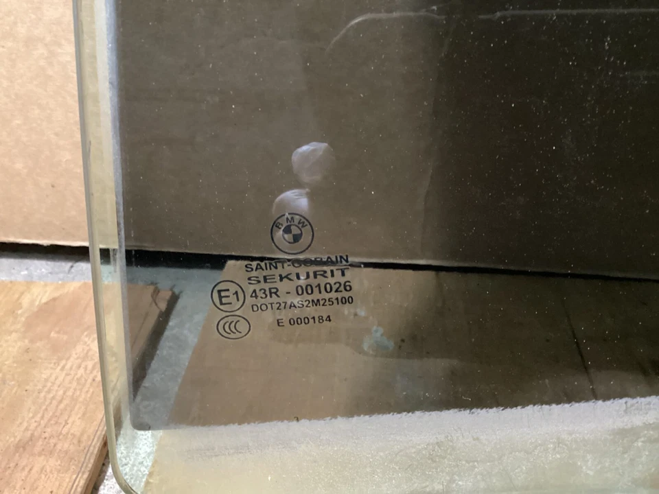 2010-2015 BMW 740i 750i Rear Left Driver Side Door Window Glass 001026 OEM. Foto 2 de 4