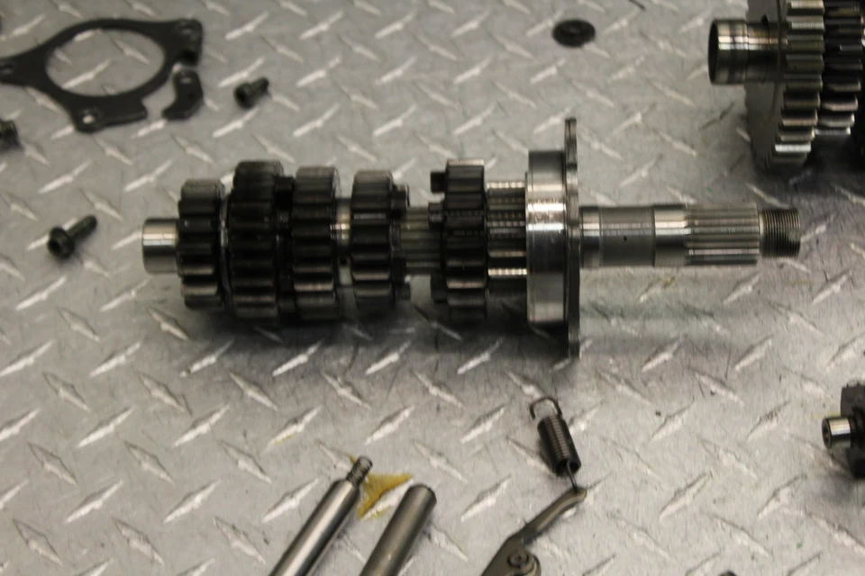 Yamaha YZF R1 2004 motor transmisión engranajes Tranny Foto 3 de 4