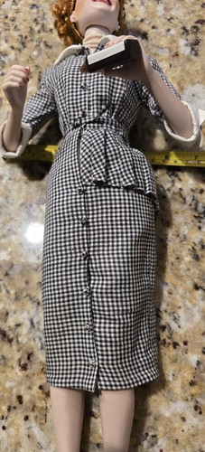 Franklin Mint Ball Lucy Does a TV Commercial Porcelain Doll Vitameatavegamin - Picture 11 of 11
