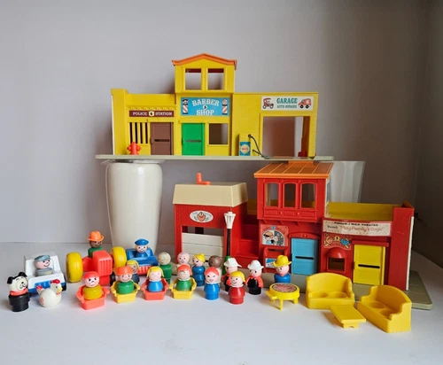1973 Fisher Price Little People Play Family Village #997 PLUS 30 Accessories VTG