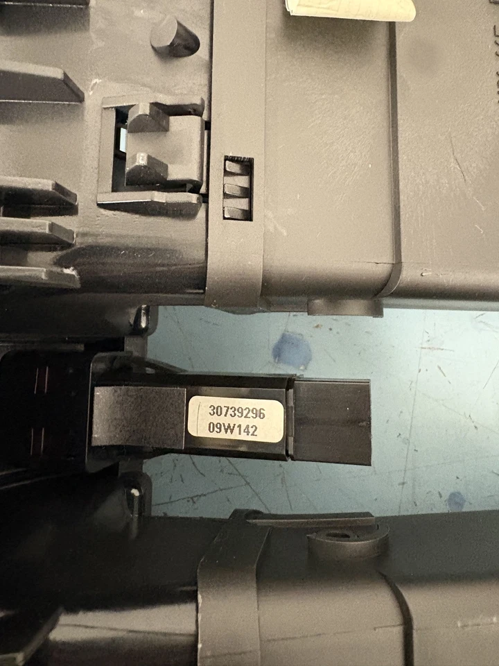VOLVO C70 S40 V50 C30 TABLERO CENTRAL AIRE ACONDICIONADO CALEFACCIÓN AIRE VENTILACIONES PELIGRO 07-13 NEGRO Foto 4 de 4