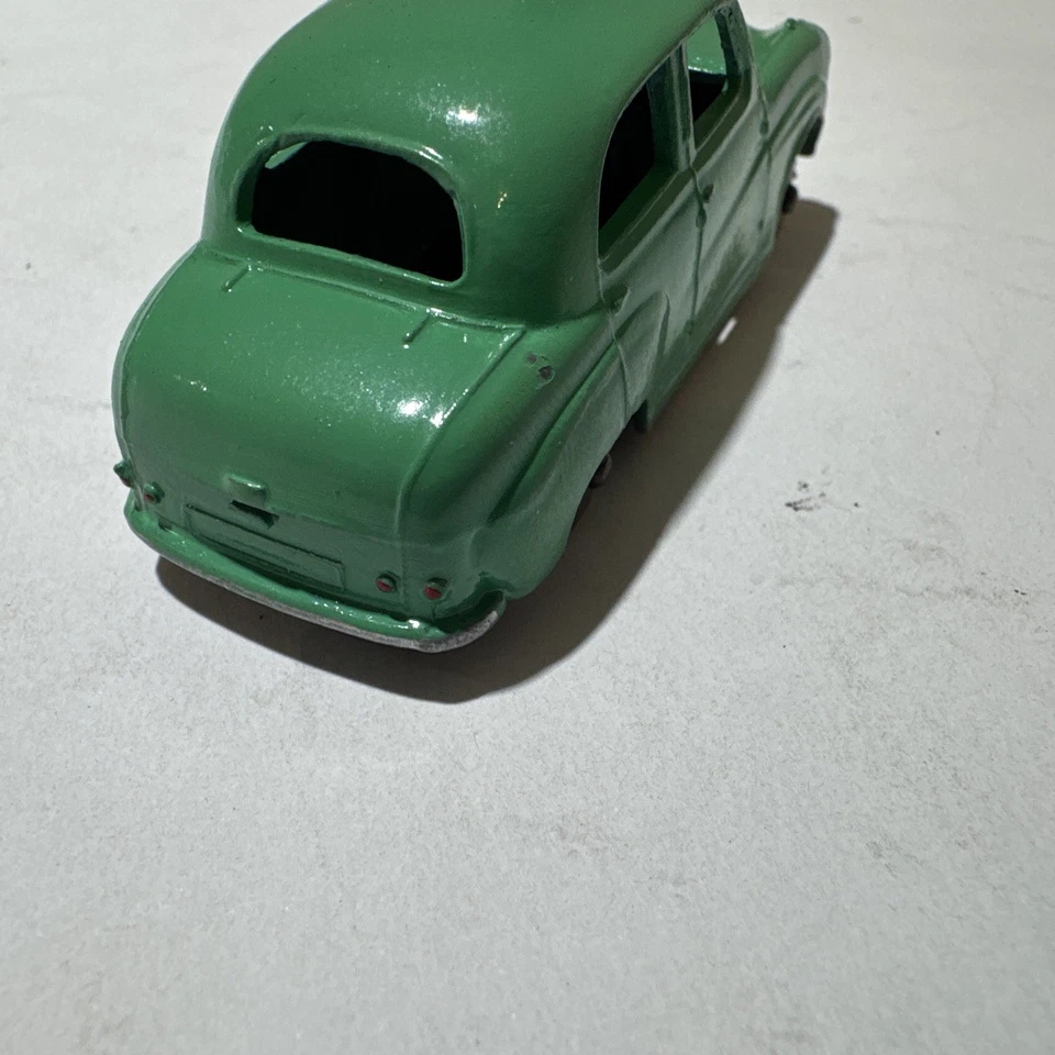 VINTAGE ORIGINAL DINKY TOYS #160 AUSTIN A30 SALOON GREEN MECCANO ENGLAND DIECAST - Image 3 of 4