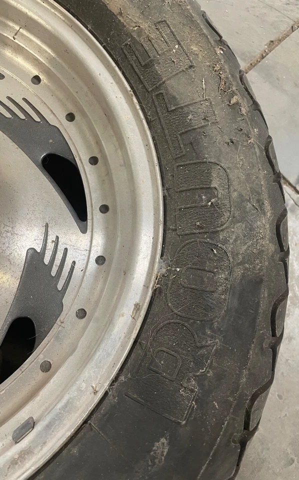 Llanta trasera Suzuki Marauder VZ800 VZ 800 2003 150/90/15 15" 2004 Foto 3 de 4