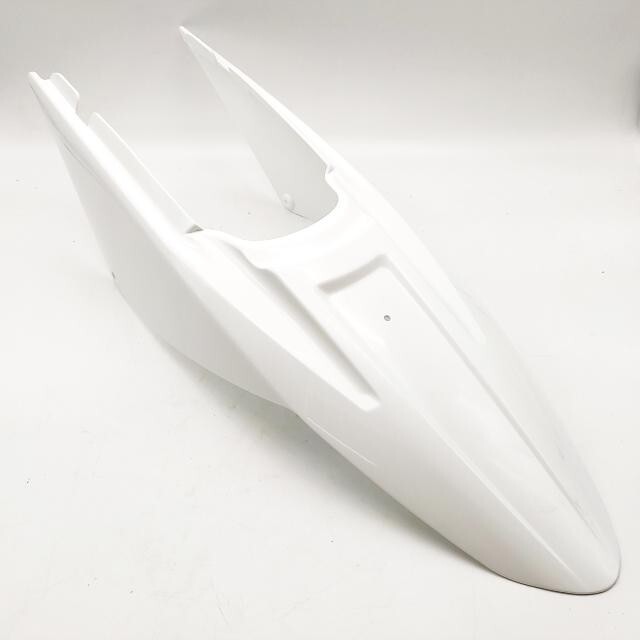 Codino posteriore bianco originale 07771005 Fantic Enduro/Motard 50-125 Codino posteriore bianco originale 07771005 Fantic Enduro/Motard 50-125