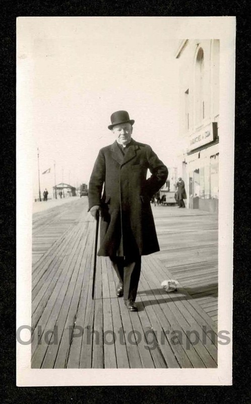 BOARDWALK HANDSOME OLD MAN OVERCOAT CANE DERBY HAT OLD/VINTAGE PHOTO- H381