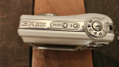 Kodak EasyShare C613 6.2MP Digital Camera - Pearl white w Case