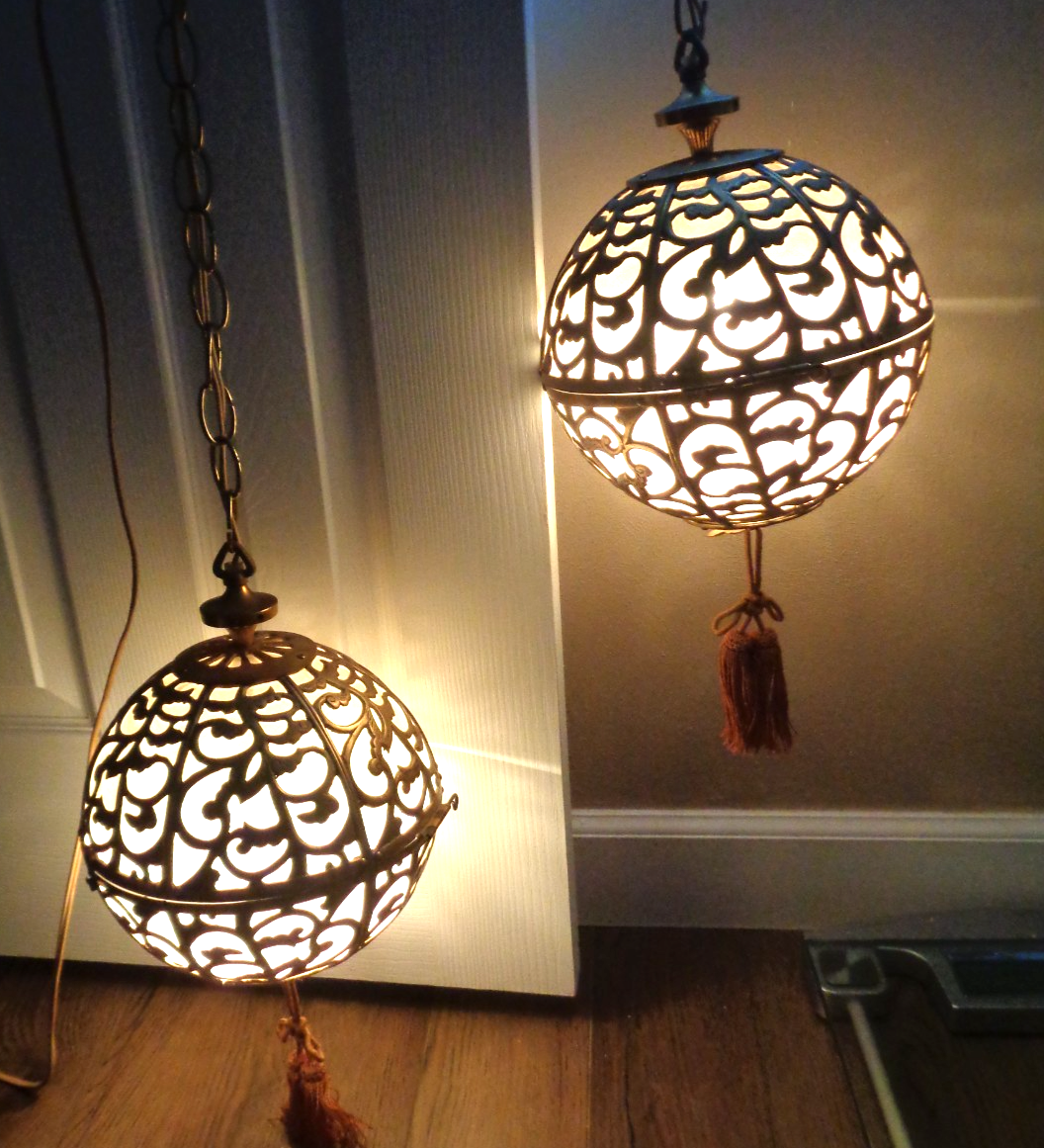ハルシャンカラ Japanese Karakusa Brass Hanging Ball Pair Lantern Light Chain Swag