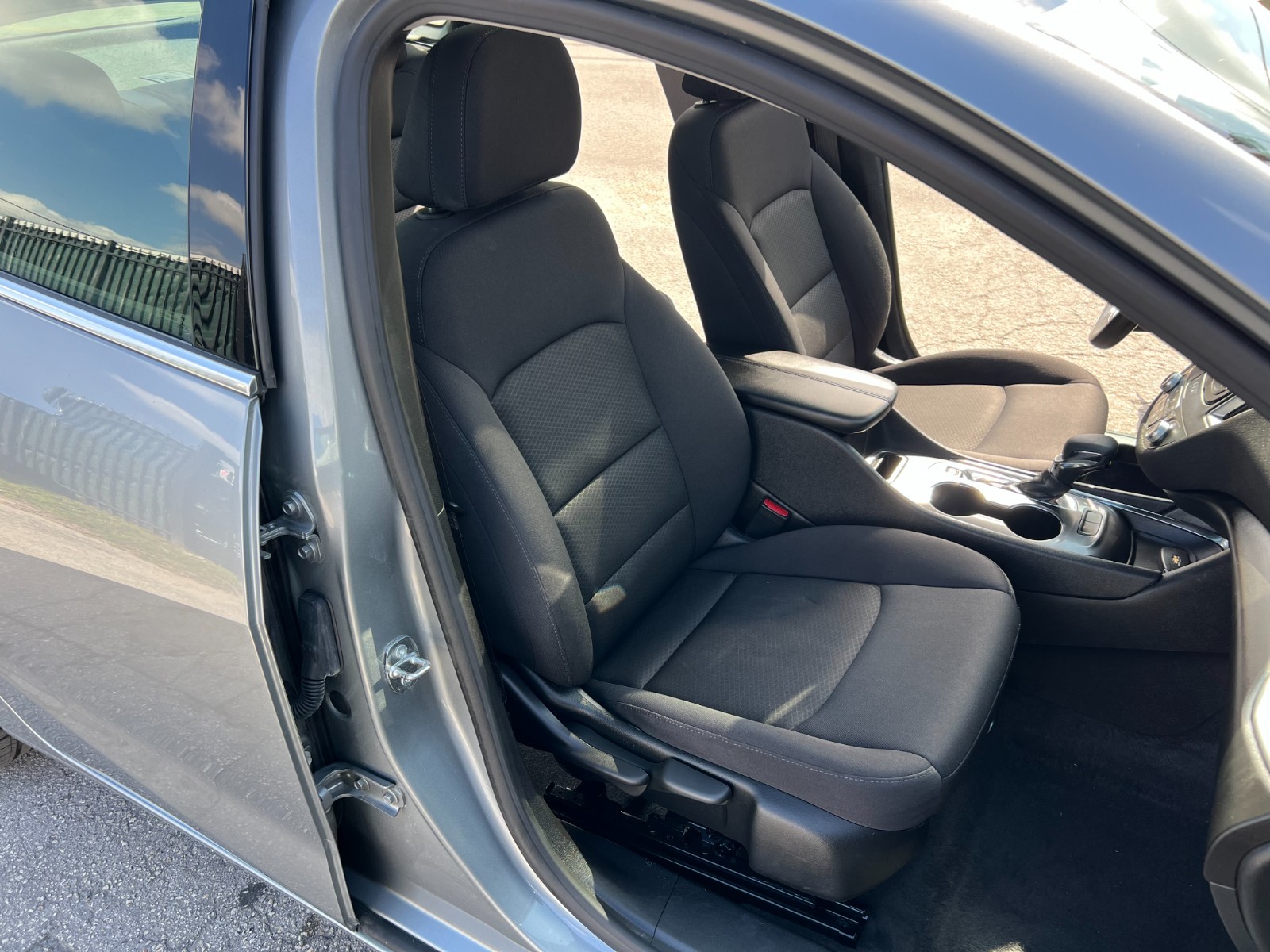 Chevrolet Malibu - Image 17