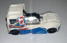 Hot Wheels Rennen Rig Semi Truck Diecast Vehicle Mattel White Toy Car 2010
