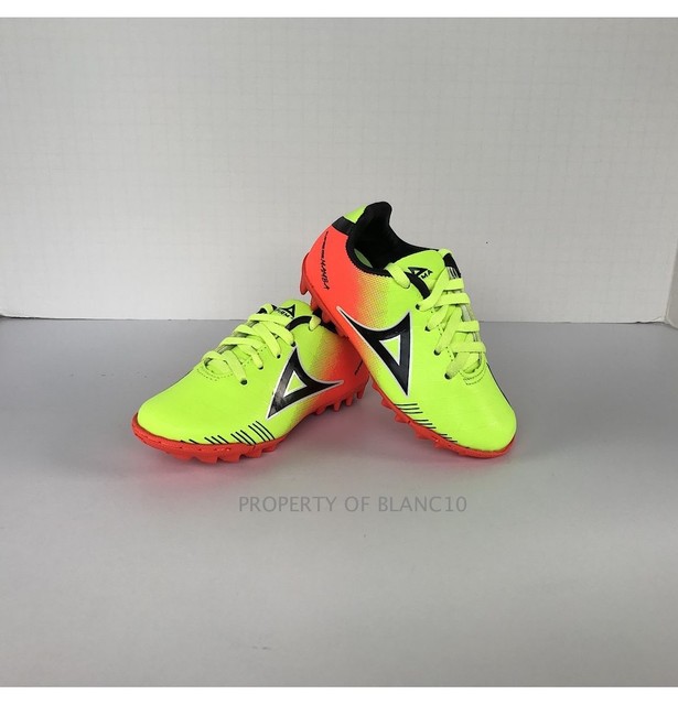 supreme indoor soccer shoes