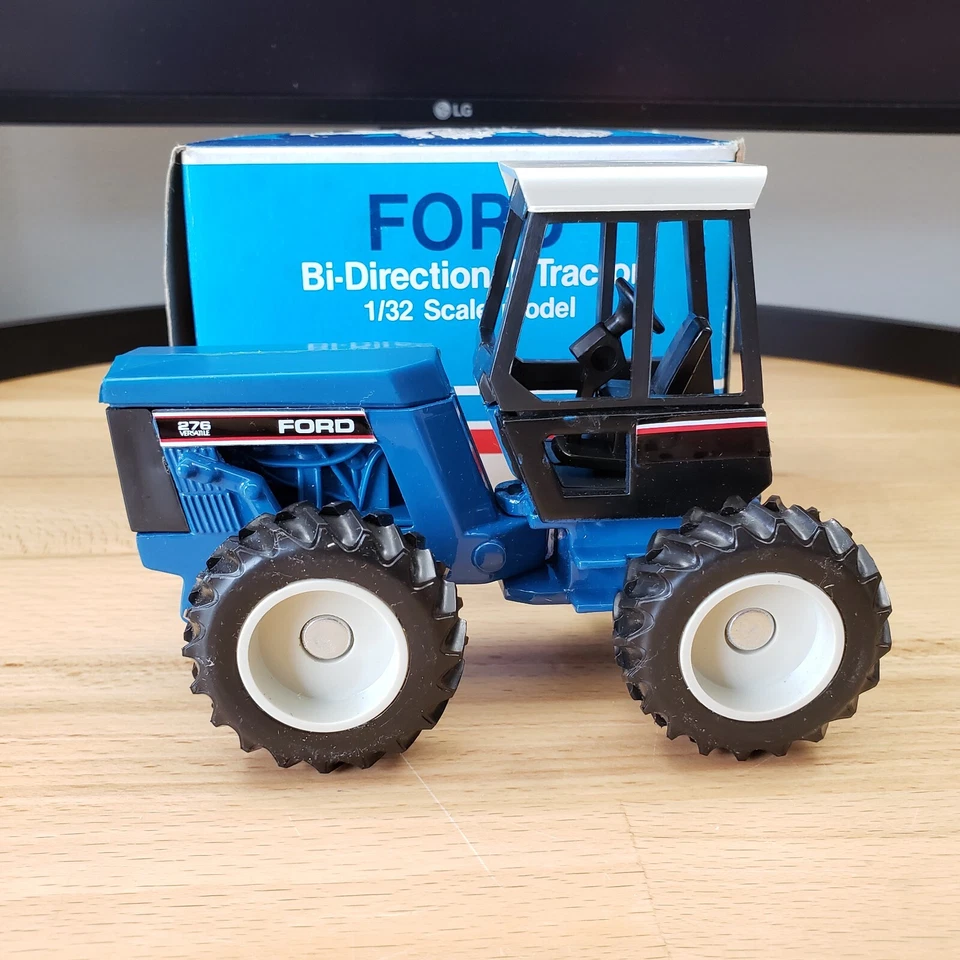 Scale Models Ford 276 Versatile Bi-Directional Tractor Diecast 1:32 - Image 3 of 4