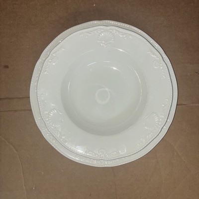 Mikasa Hampton Bay Ivory Embossed Shell Set of 11  Dinner plate and 9  Bowl