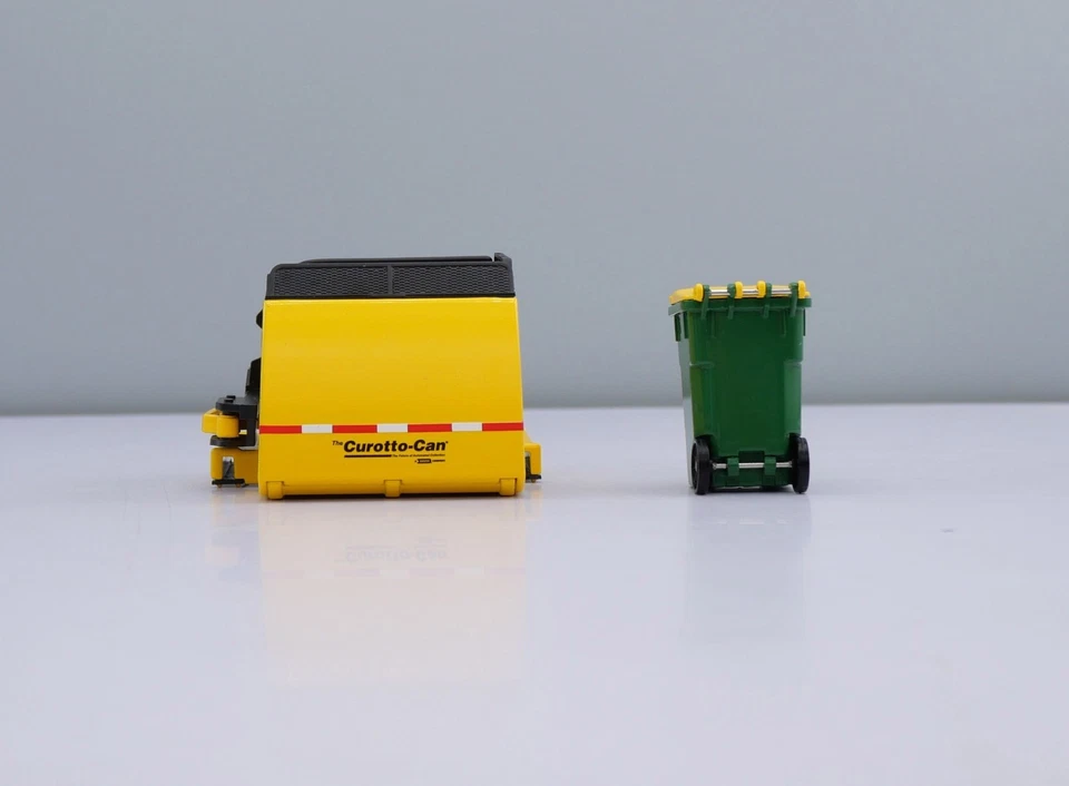 First Gear 1:34 WASTE MANAGEMENT Mack LR McNeilus Meridian Front Loader/curotto - Image 4 of 4