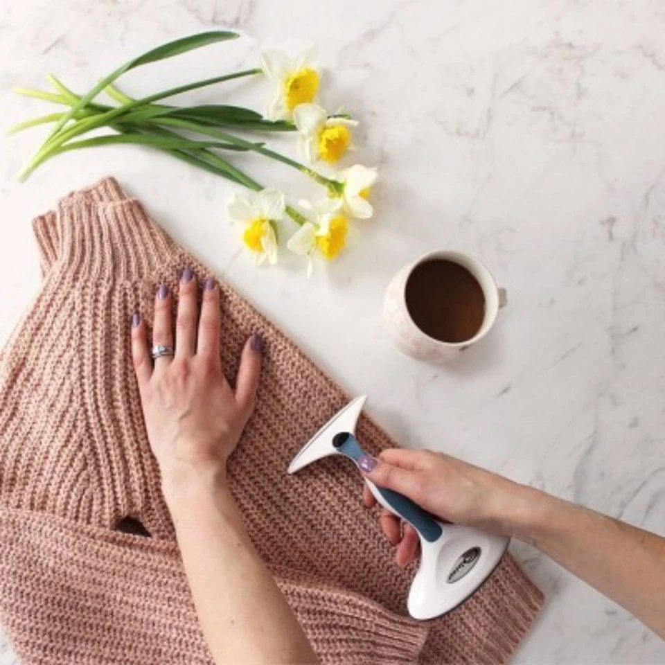 Afeitadora de tela y cepillo de pelusa Gleener, removedor de pelusa sin necesidad de batería Foto 2 de 4