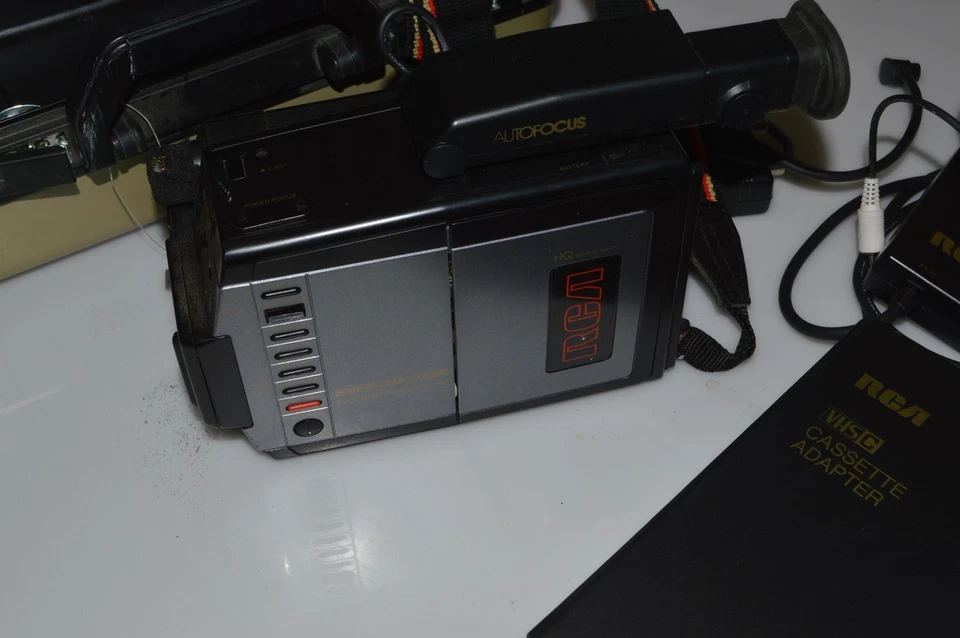 TA RCA VHS-C Camcorder Solid State Image- CC175- Hard Shell Case (QJH47) - Image 4 of 4