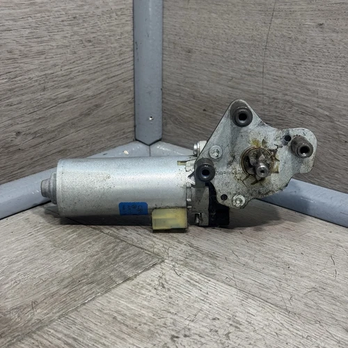 2006-2011 BMW 325i xDrive Left Front Power Seat Adjuster Motor 0130002630 OEM - Picture 2 of 3