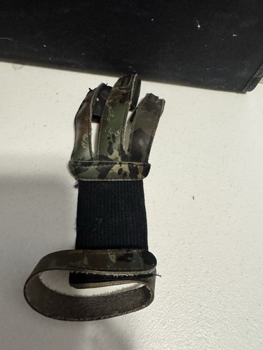 Camouflage 3 Finger Archery Glove Leather Fabric Protective Gear