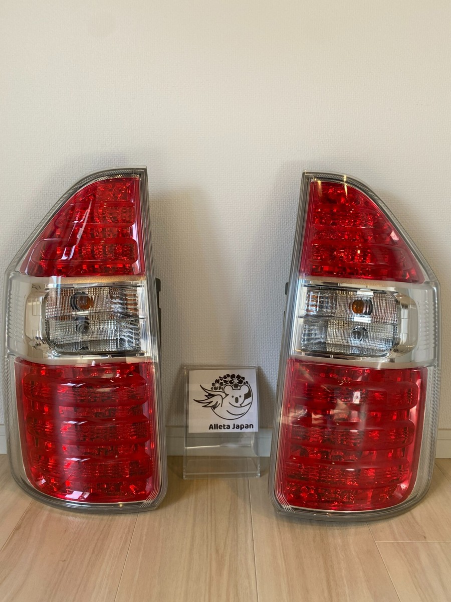 トヨタNOAH CLEAR TAIL LAMP TOYOTA NOAH VOXY MK2 R70 2007 - 2016 RIGHT TAILLIGHT CLEAR