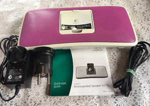 Logitech Rechargeable Speaker mit iPhone 4s. iPhone vollfunktionsfähig Pink