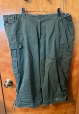 Women's Gitano Green Capris size 22