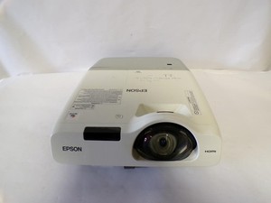 Epson H674A PowerLite 520 3LCD Projector (3185 Lamp Hours) (B4579)