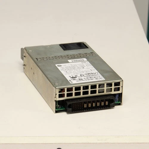 Fuente de alimentación Cisco NXA-PAC-500W-B serie N3K puerto admisión lateral Foto 2 de 4