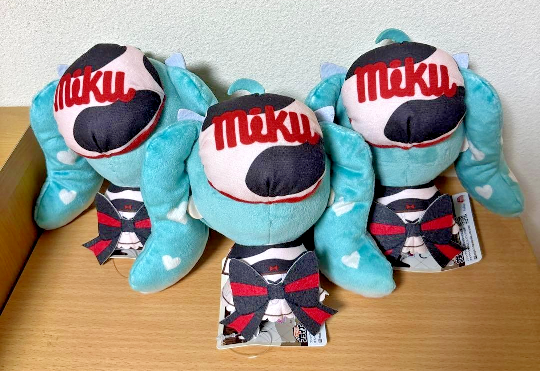 Hatsune Miku x Tirol Chocolate Mochipiko Plush Toy Doll Milk ver