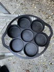 Vintage LODGE 7B Cast-Iron Round Muffin Pan Bread Oven 7 Count Old Rustic Camp