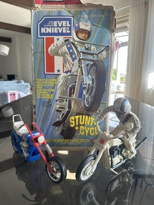VINTAGE EVIL KNIEVEL STUNT MOTORCYCLE BENDIE FIGURE BELT HELMET 2