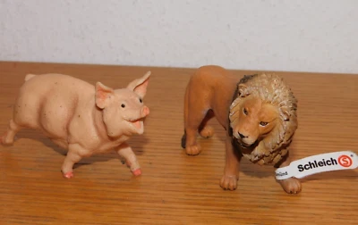 LOT 2 ANIMAUX lion SCHLEICH 14726 cochon PORC pig SAFARI ltd 1991 animal sauvage - Photo 1/4
