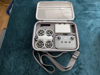 DJI Neo Fly More Combo Mini Drohne mit Tasche