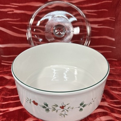 2.5 Qt.Pfaltzgraff Winterberry ￼Round Ceramic Casserole Dish with Glass Lid
