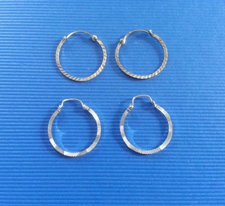 Konvolut Creolen: 2 Paar ältere Creolen aus 333 8 K Weißgold 20 mm 2 4 Gramm