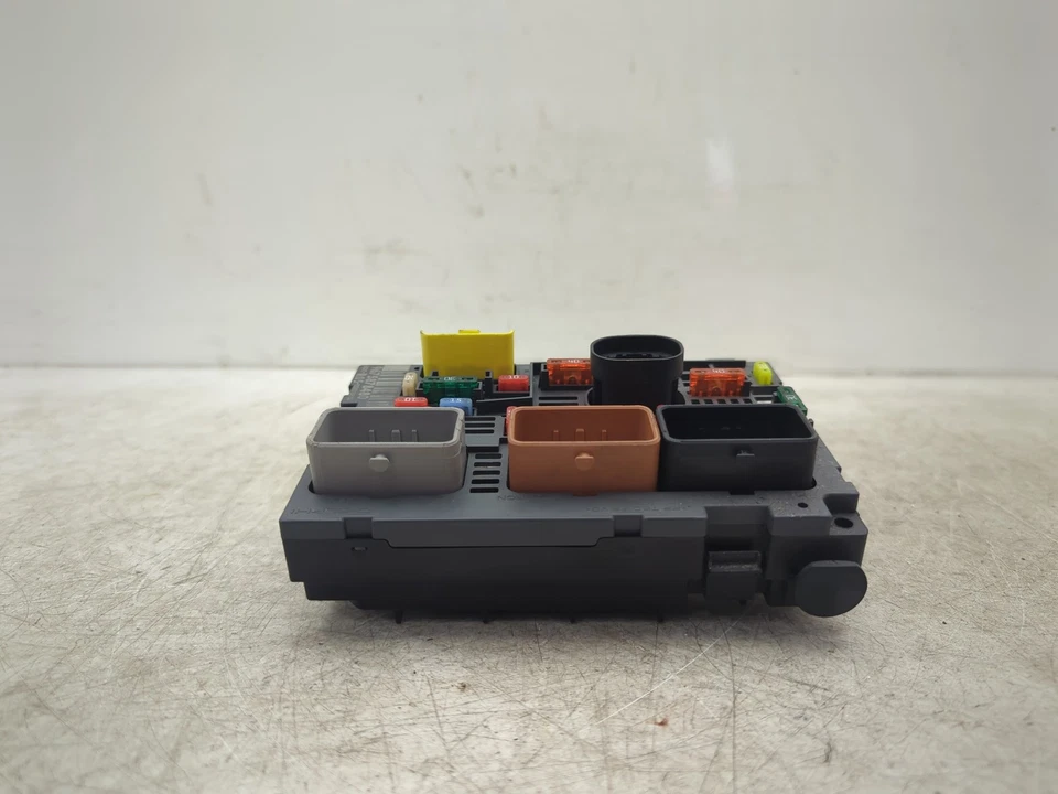 2011 PEUGEOT 308 S SW HDI 92 Fuse Box - Image 2 of 4