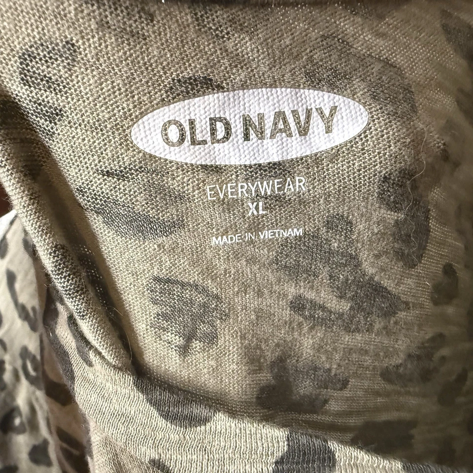 Camiseta Old Navy Everywhere XL Verde Oliva Algodón Slub Crew Leopardo Estampado Animal Foto 3 de 4