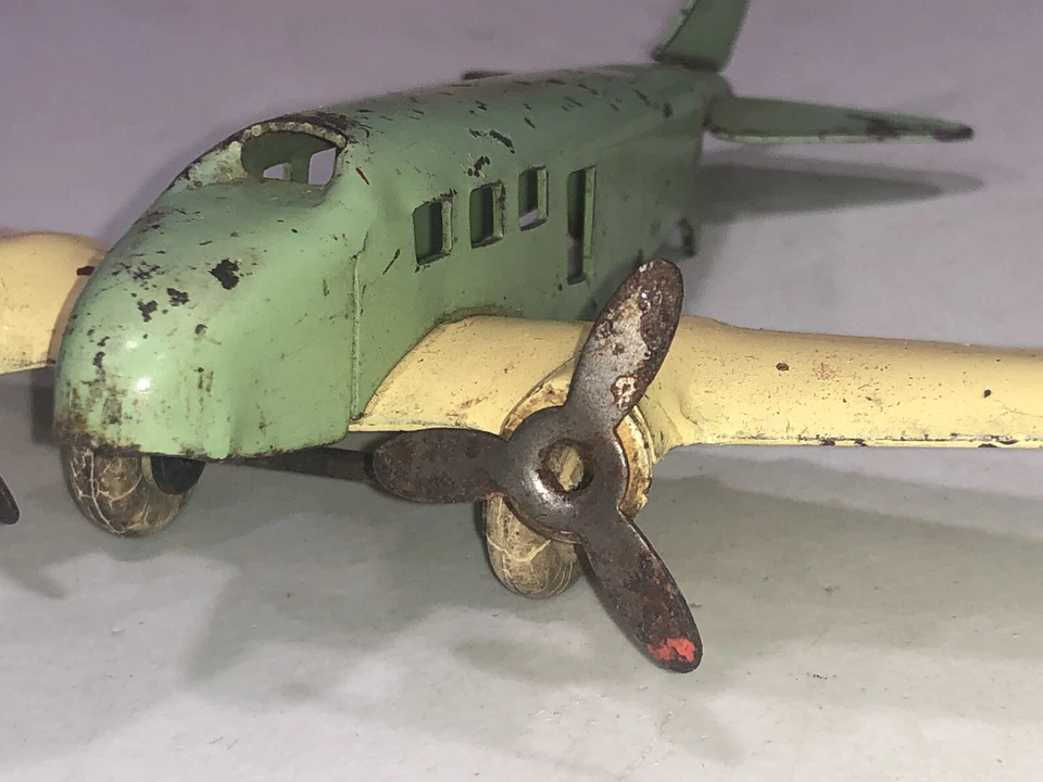 RARO WYANDOTTE AÑOS 30? Avión de acero prensado verde crema Foto 2 de 4