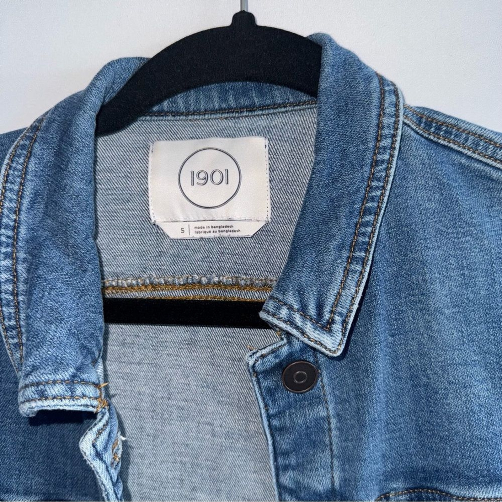 Gap Women's Small Classic Denim Jacket - image 3