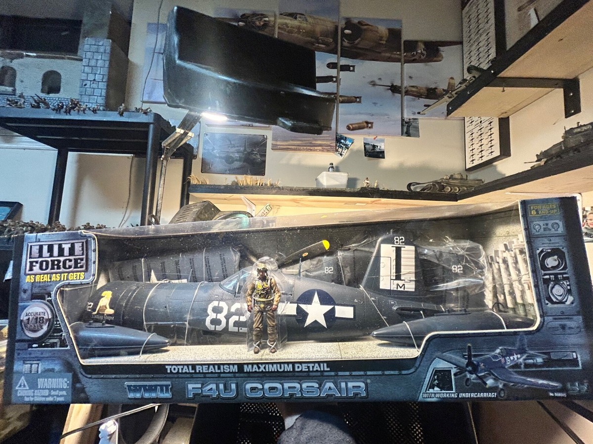1:18 BBI ELITE FORCE WWII F4U CORSAIR #82 DAISY JUNE 2005 | eBay