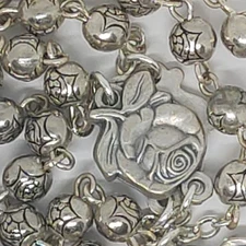 Gorgeous Vintage Regina Sine Labe Rosary w/ Silvertone Rosebud Beads 