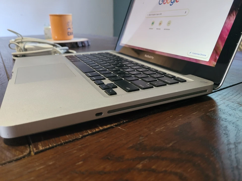 MacBook Pro Laptop 2009 With Charger  - Image 3 of 4