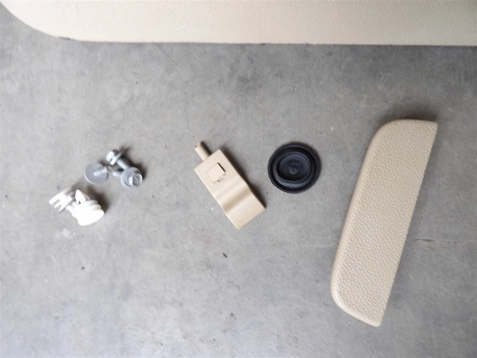 Panel de moldura de puerta interior cachemir trasero pasajero derecho 2010-2014 Cadillac Escalade Foto 4 de 4