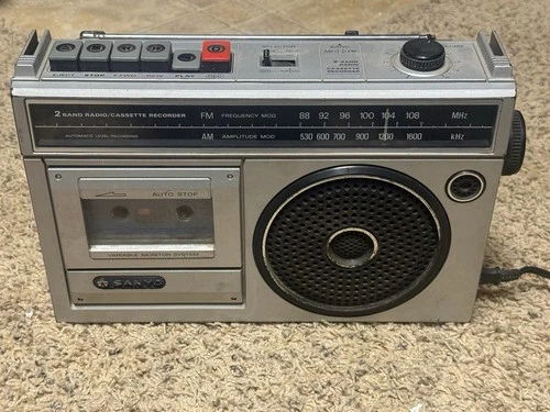 RARE Vintage Sanyo Model M2555 2 Band Radio Cassette Recorder