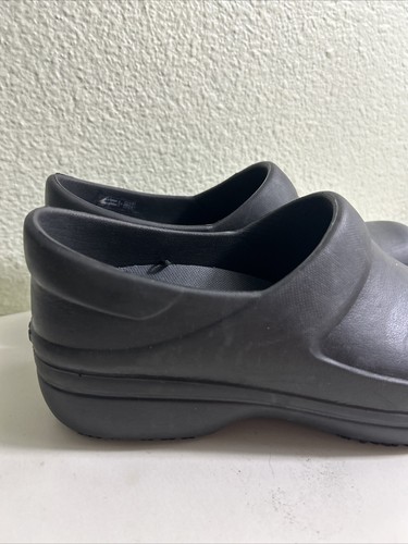Crocs Dual Comfort Black Matt Nurse Work Comfort Shoe Women's Size 9 Clog - Picture 2 of 17