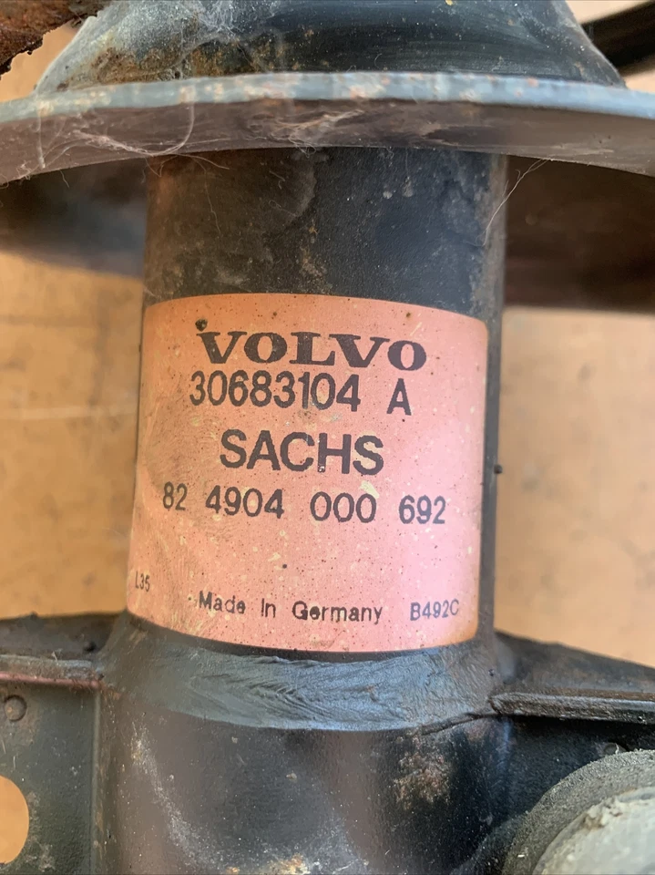 Puntal de suspensión delantero derecho lado del pasajero Volvo XC90 2003-2012 30683104 FABRICANTE DE EQUIPOS ORIGINALES Foto 4 de 4