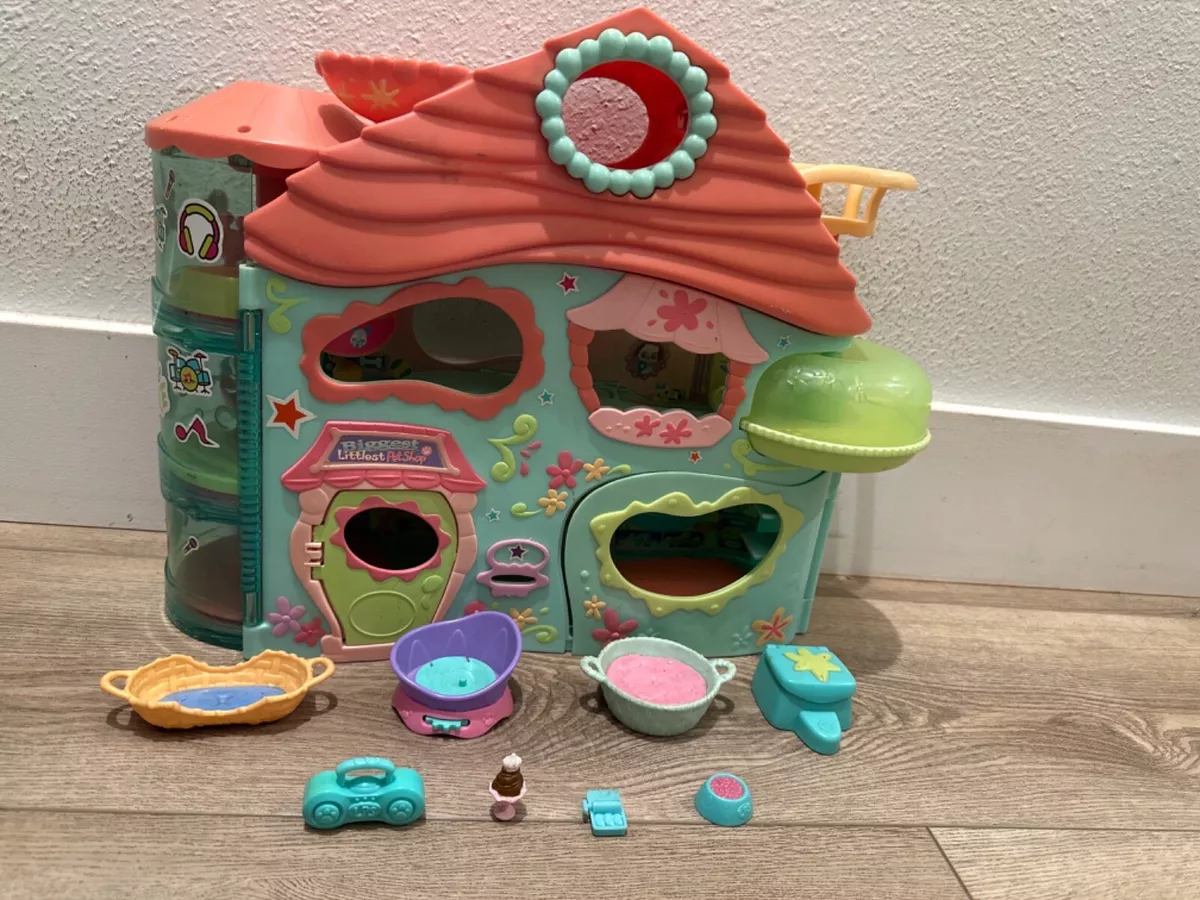 lps house with accessories.